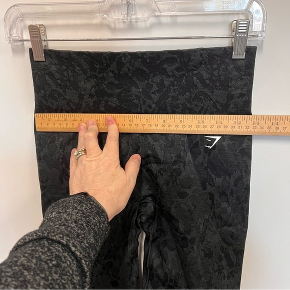 Gymshark Adapt scrunch bootie lifting biker shorts, 6” inseam, size estimated XS - Picture 14 of 16